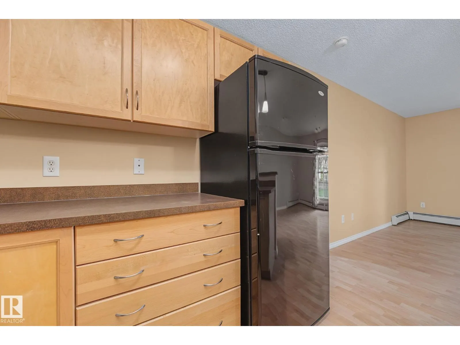#102 646 MCALLISTER LO SW