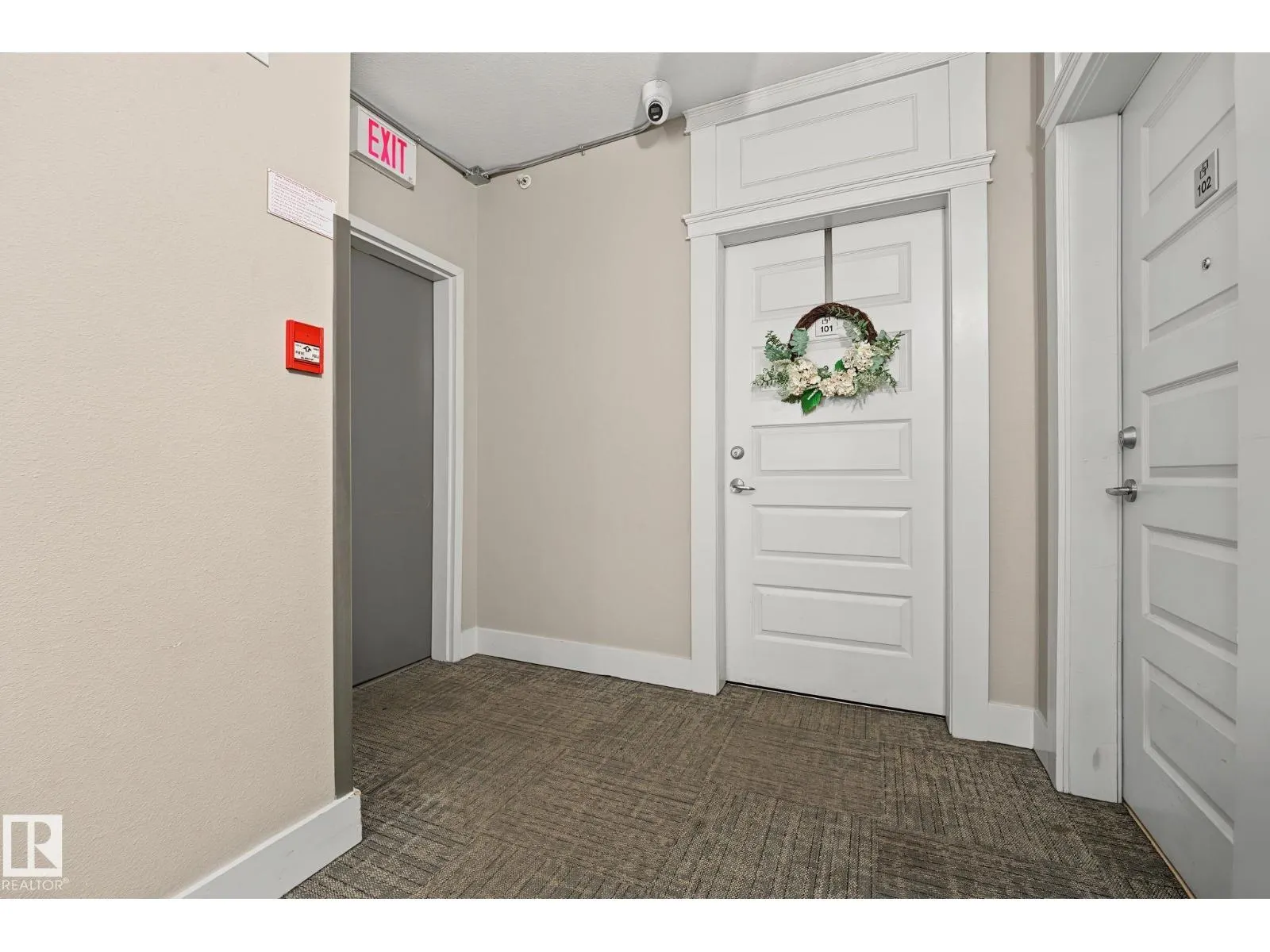 #102 646 MCALLISTER LO SW