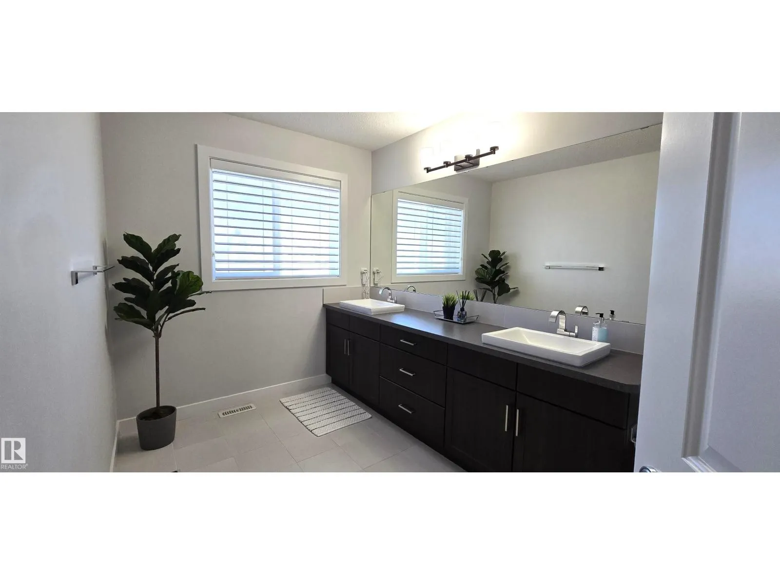 15883 13 AV SW