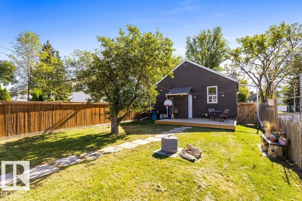 10706 75 AV NW