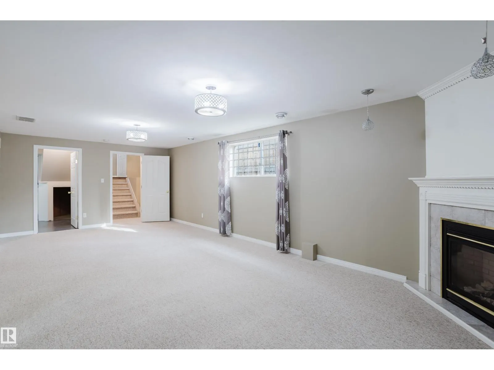 75 LANDSDOWNE DR