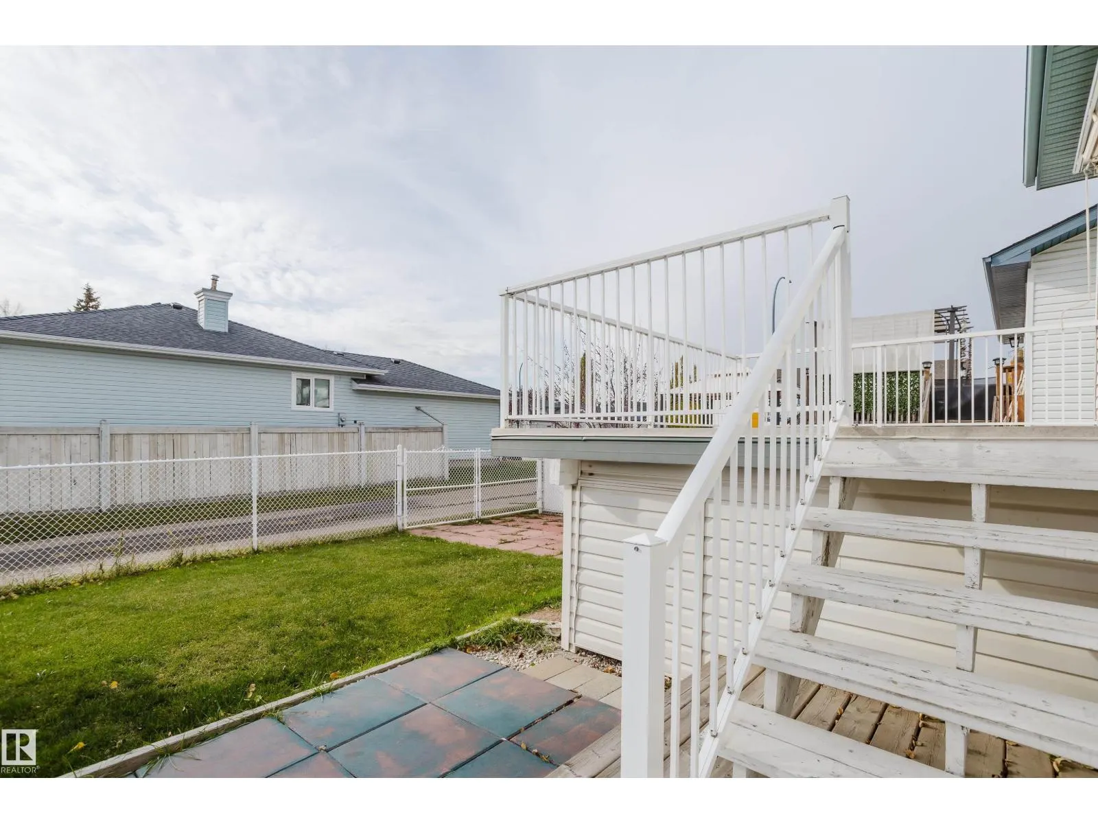75 LANDSDOWNE DR