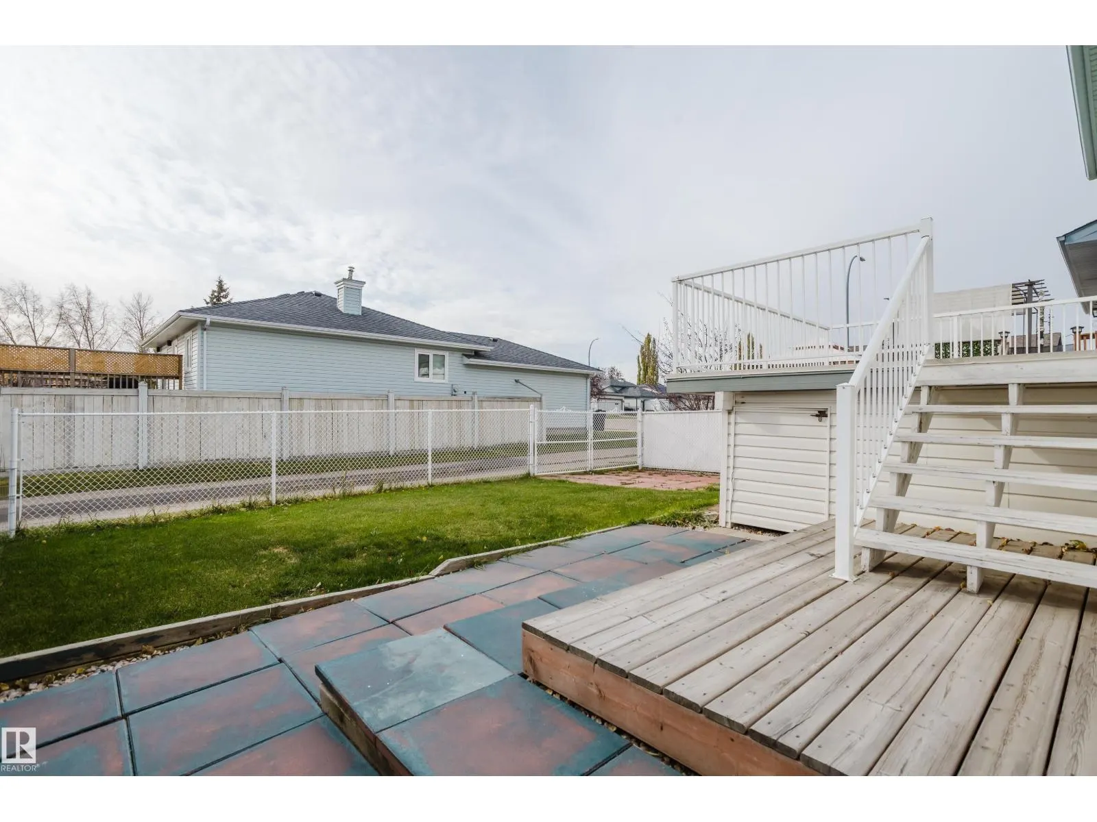 75 LANDSDOWNE DR