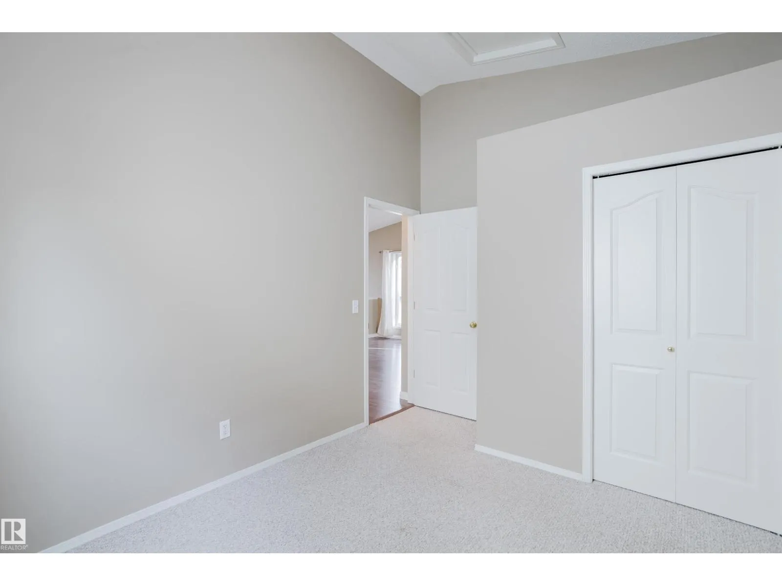 75 LANDSDOWNE DR