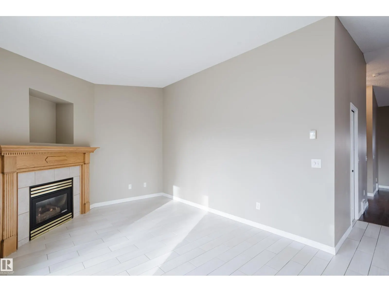 75 LANDSDOWNE DR