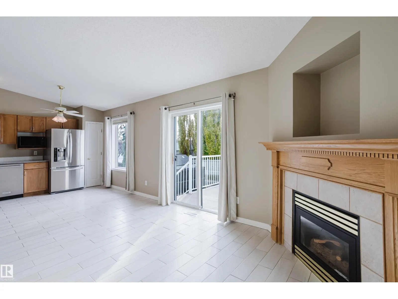 75 LANDSDOWNE DR