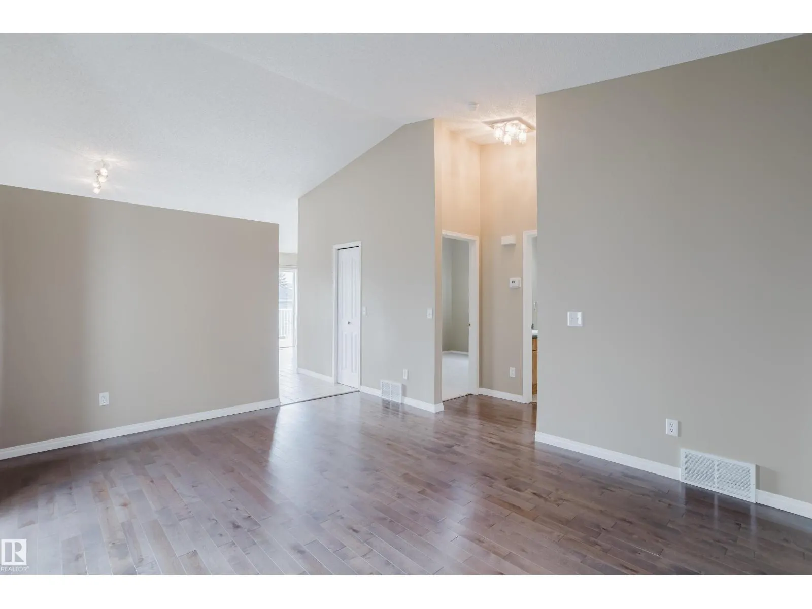 75 LANDSDOWNE DR