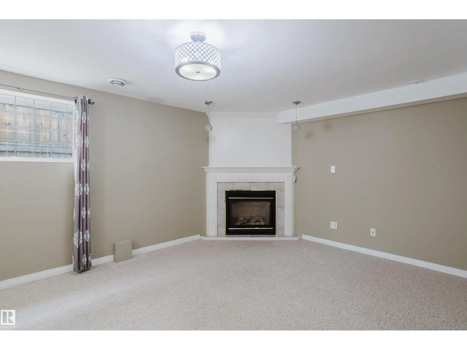 75 LANDSDOWNE DR