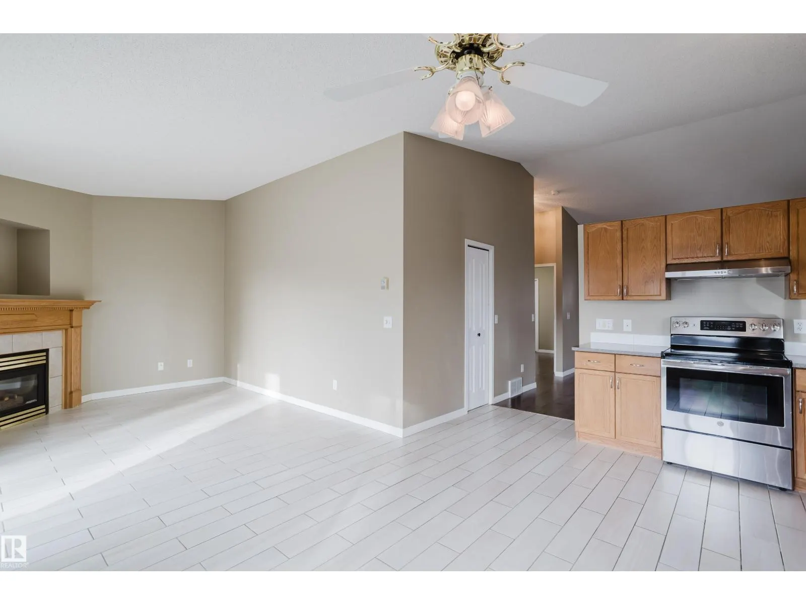 75 LANDSDOWNE DR