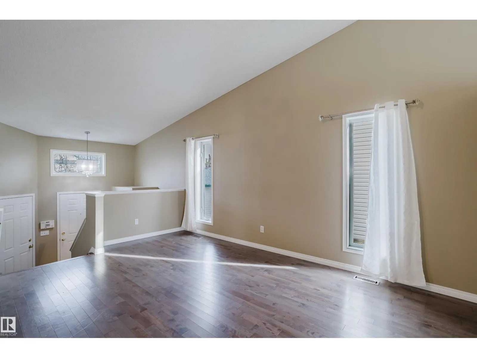 75 LANDSDOWNE DR