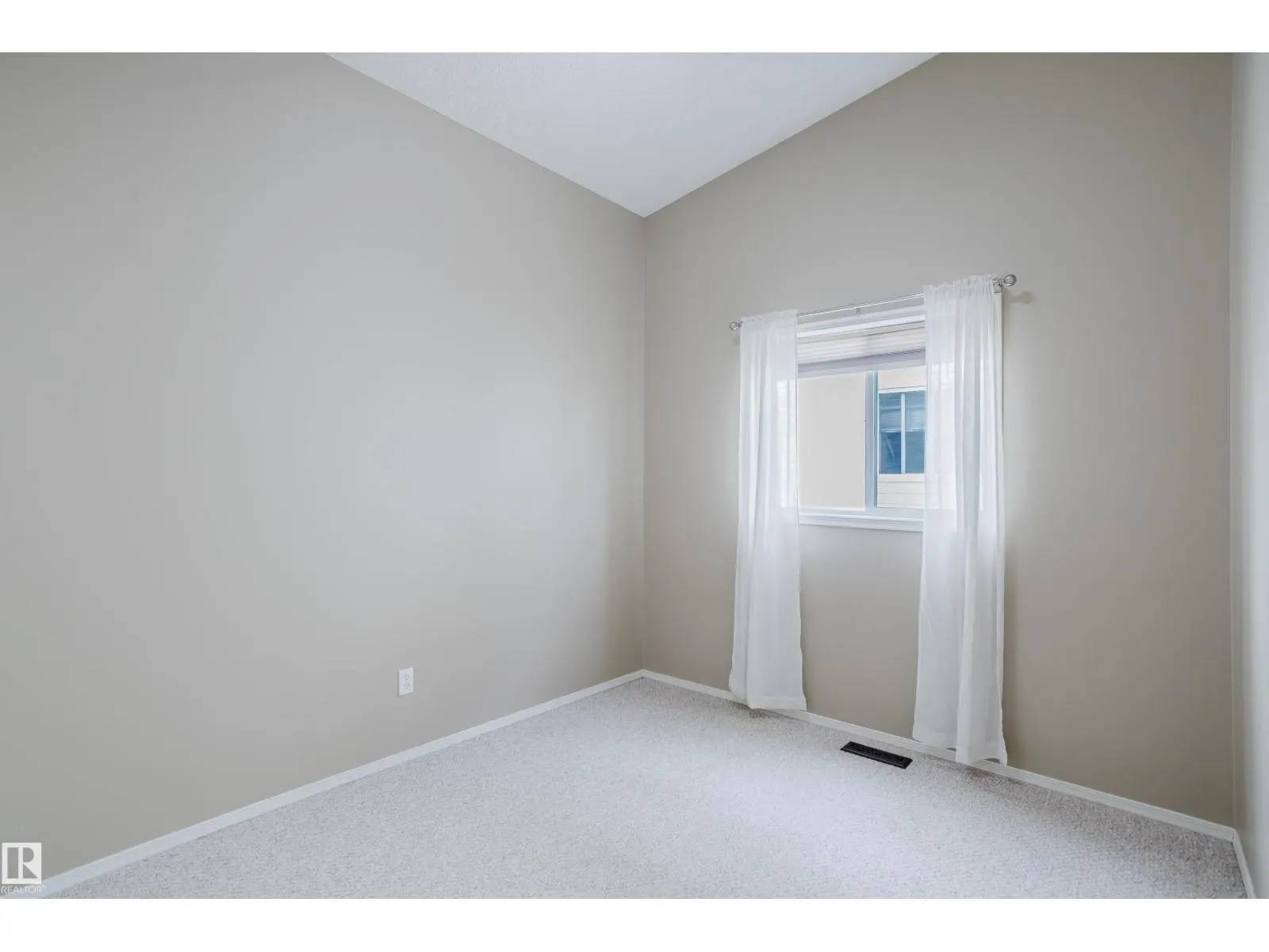 75 LANDSDOWNE DR