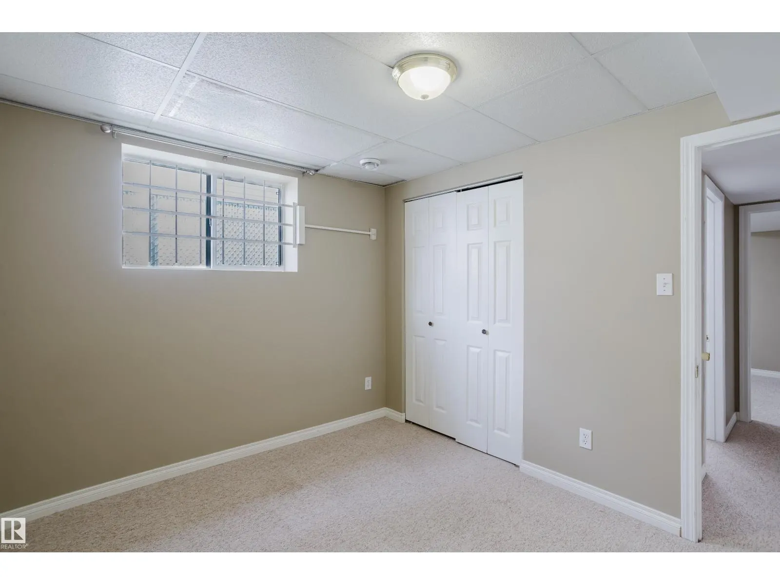 75 LANDSDOWNE DR