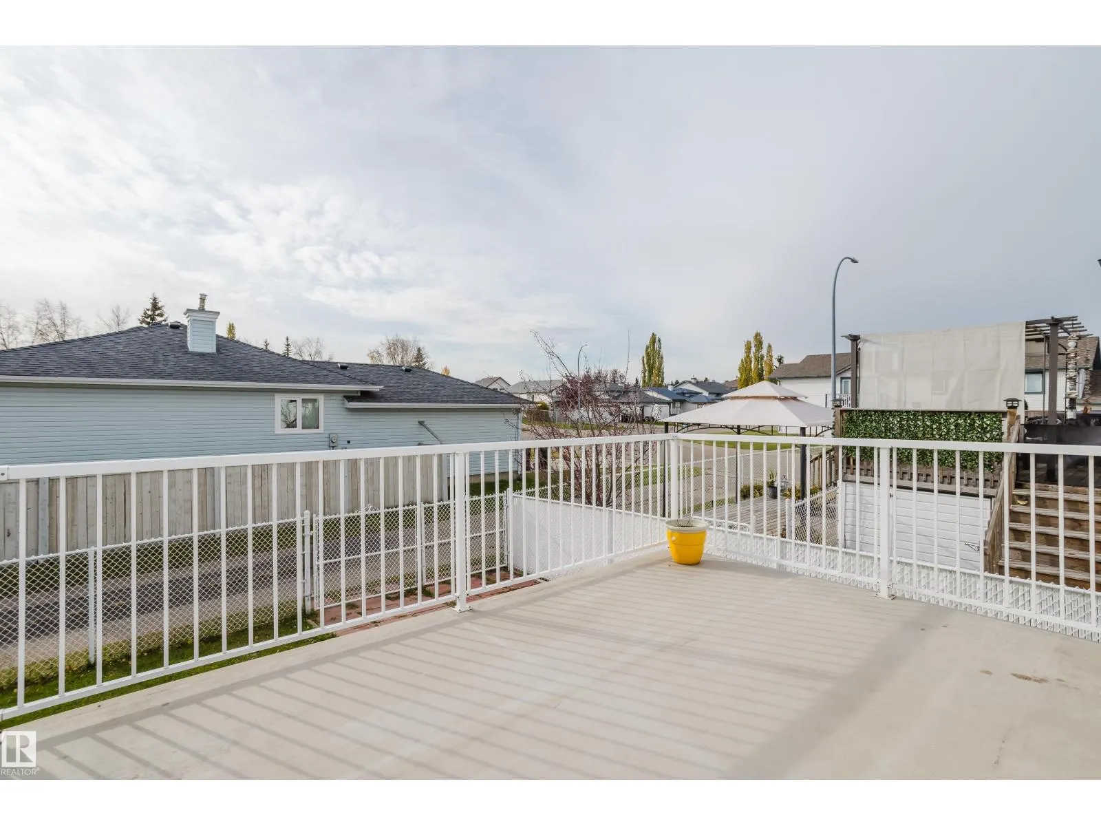 75 LANDSDOWNE DR