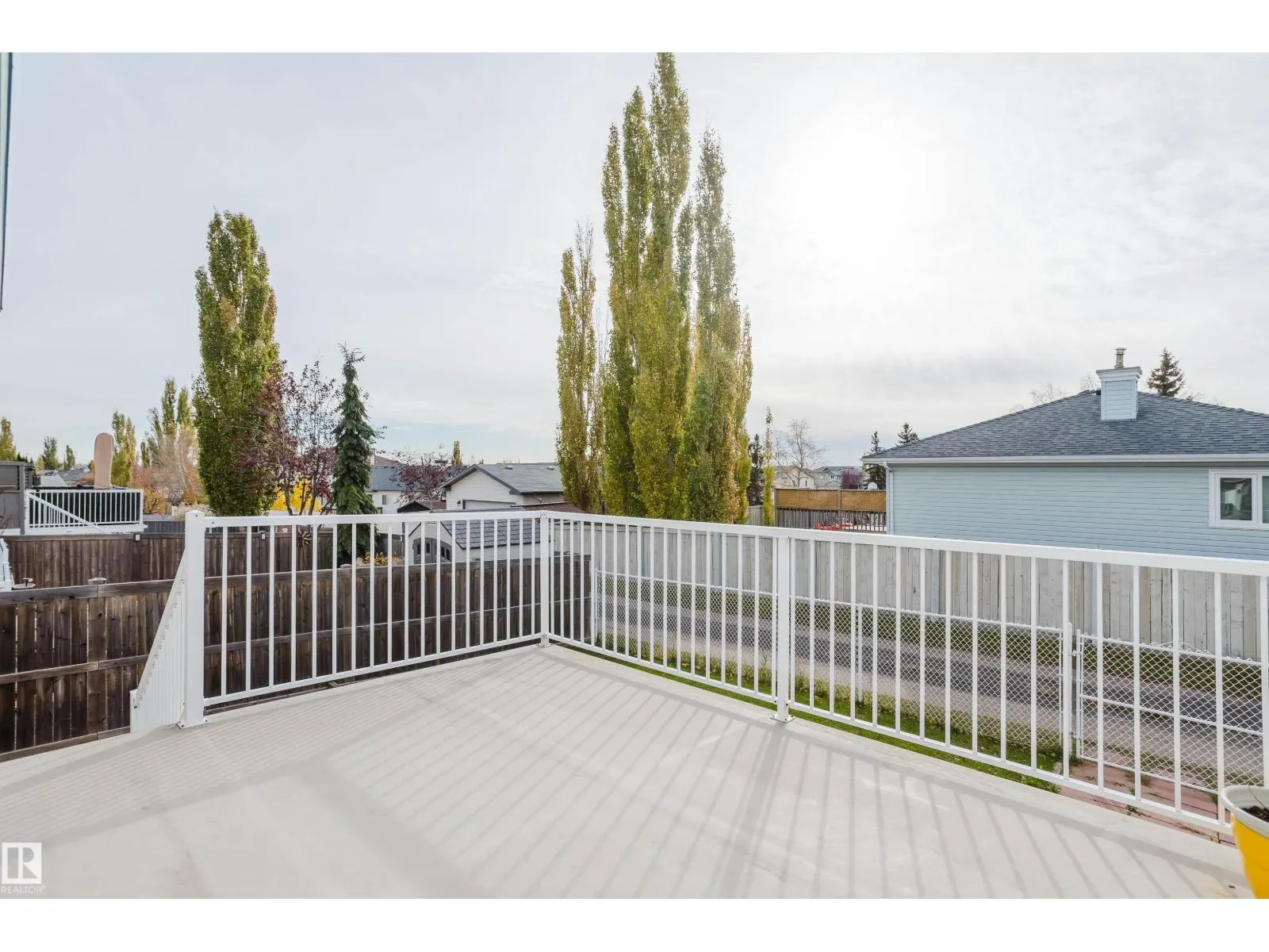75 LANDSDOWNE DR