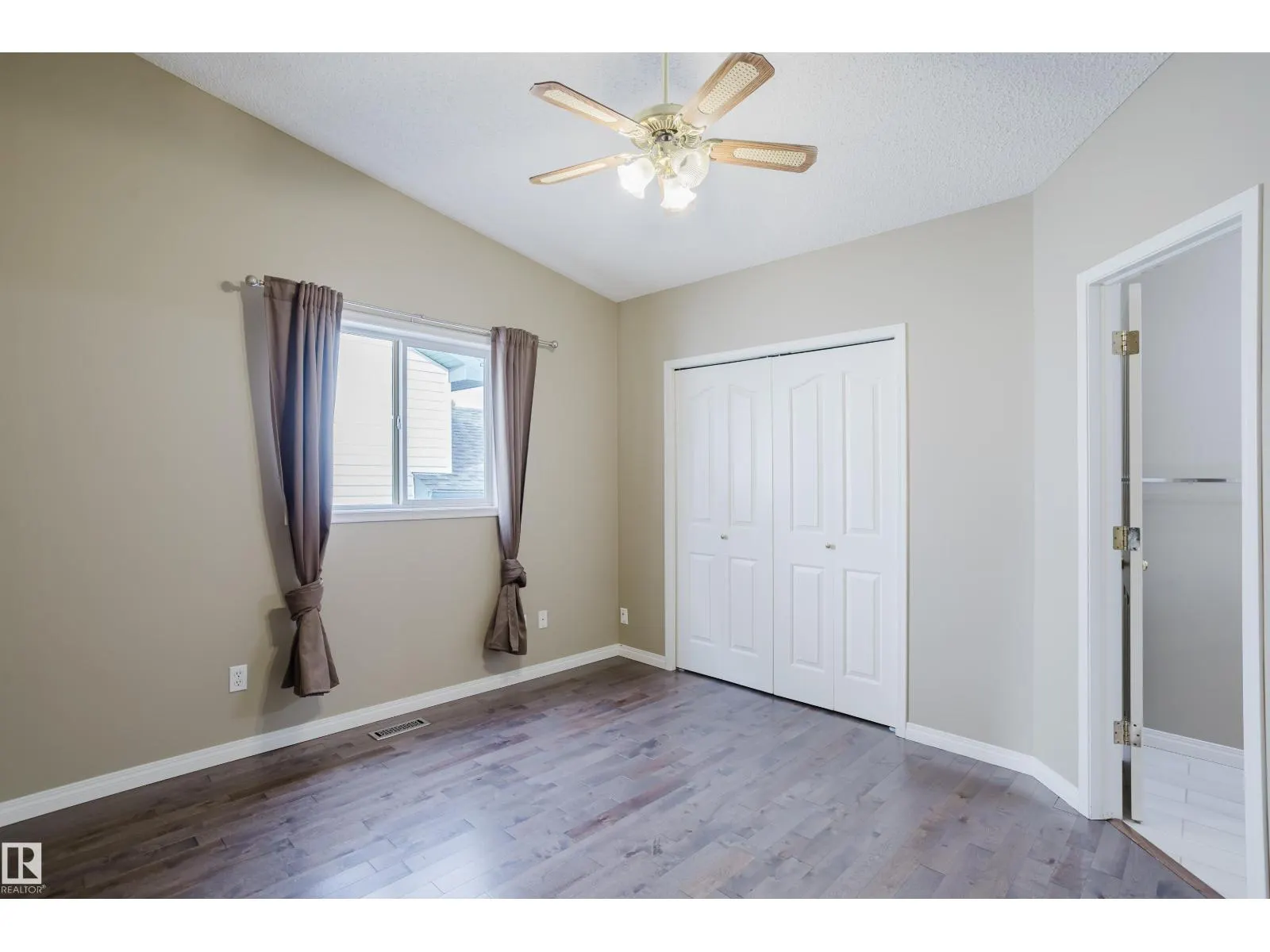 75 LANDSDOWNE DR