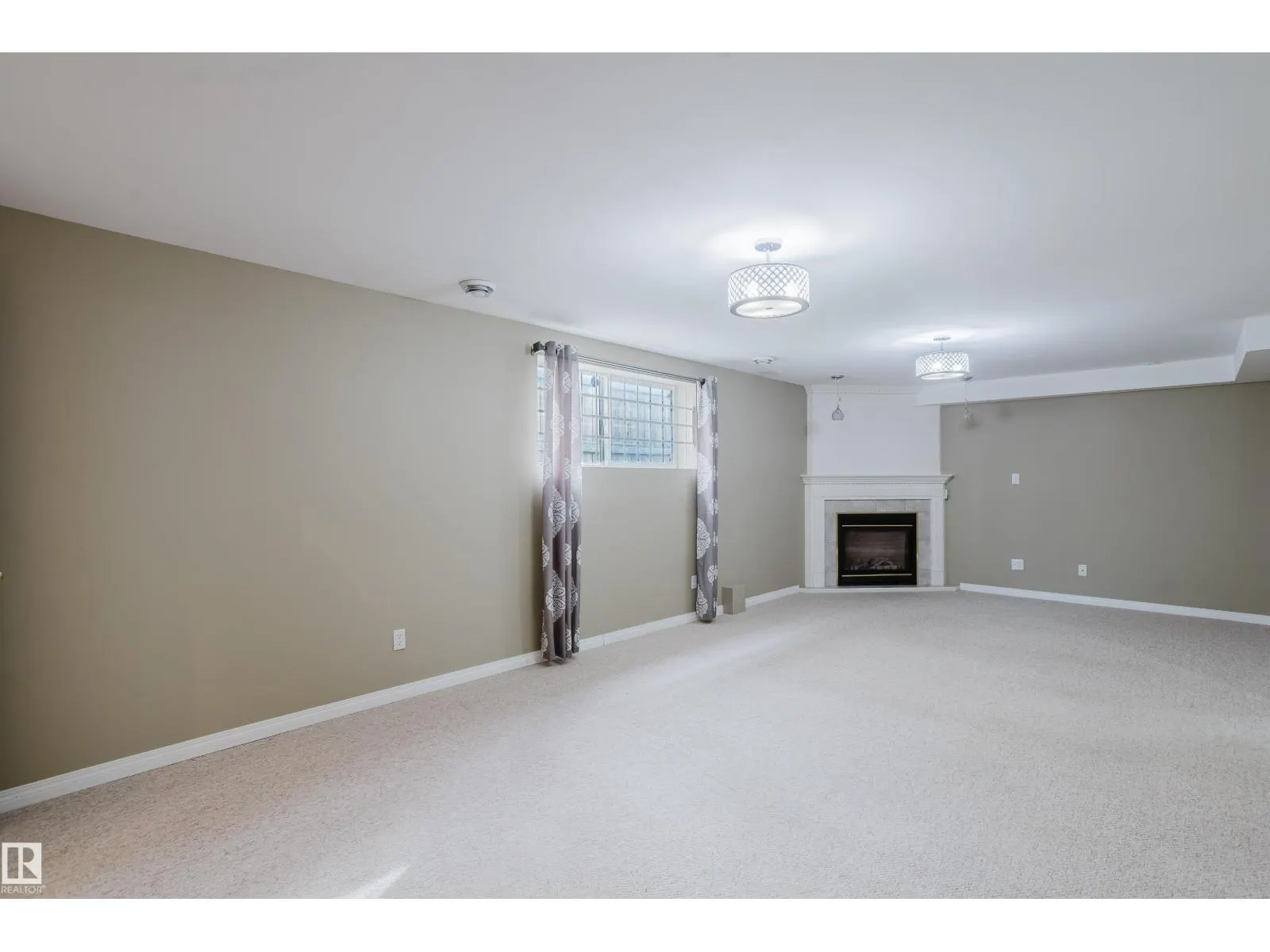 75 LANDSDOWNE DR
