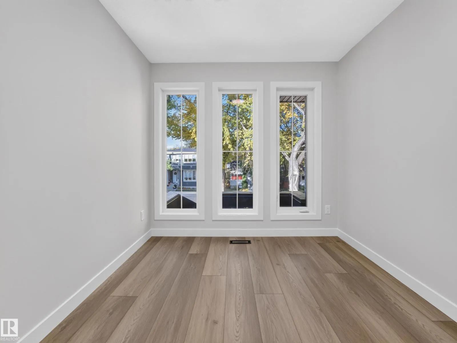 10985 130 ST NW