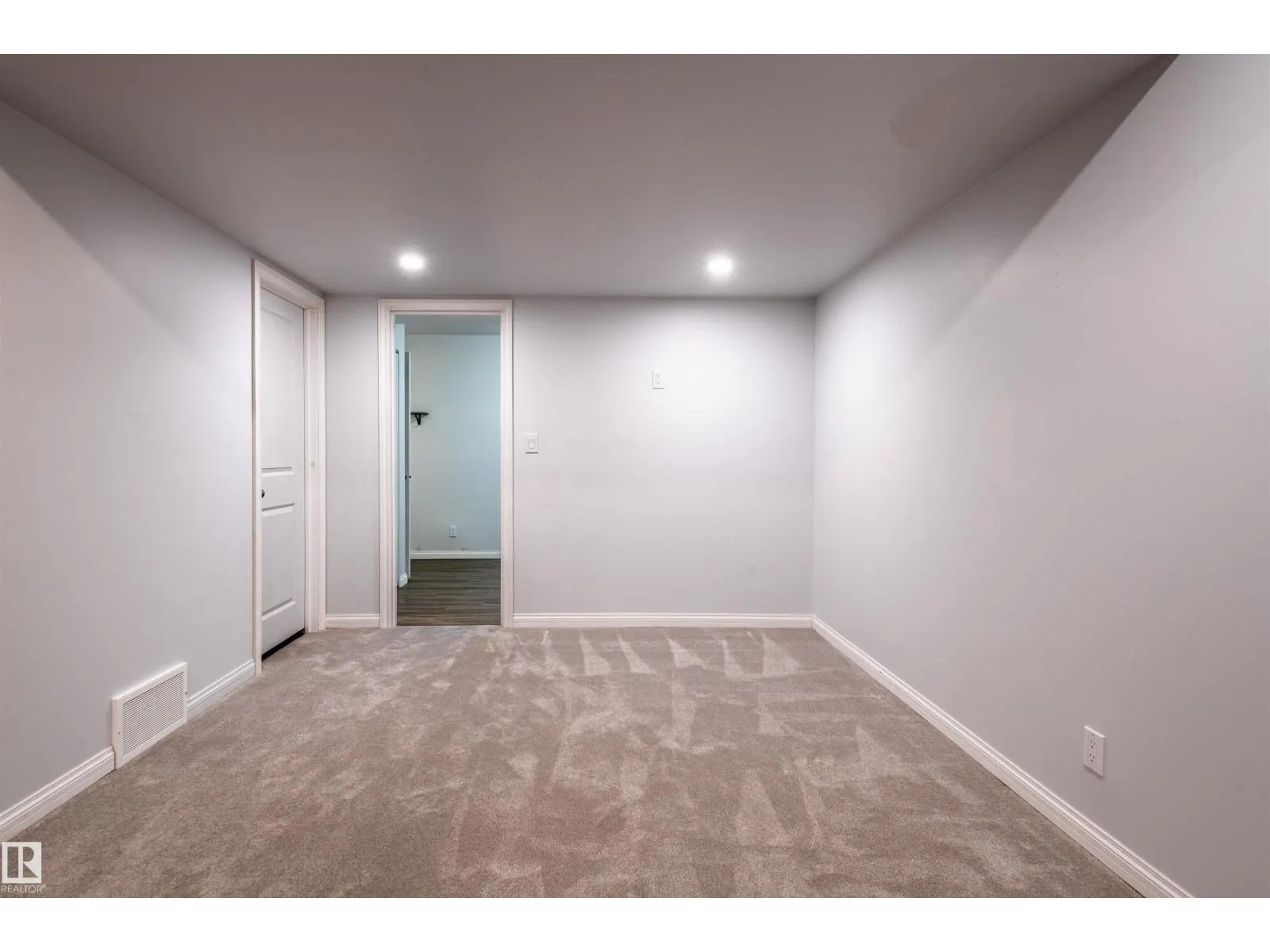 21413 94 AV NW