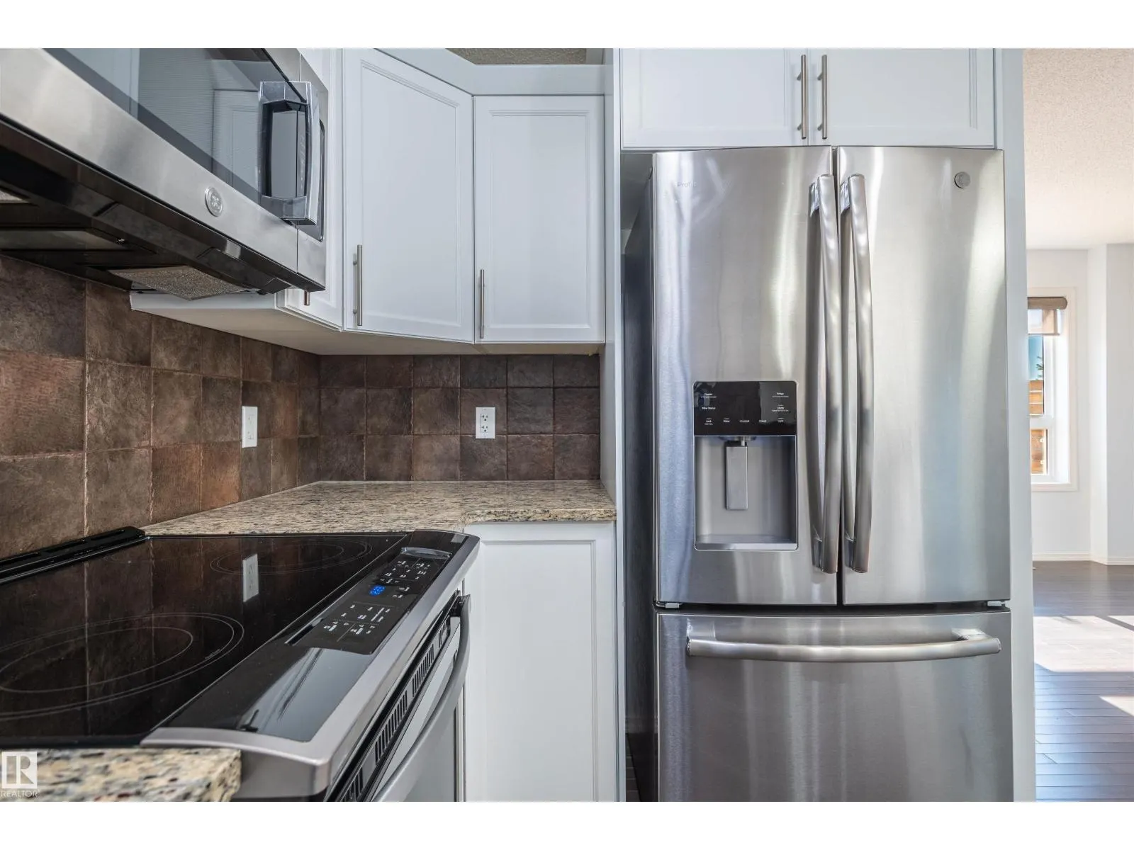 21413 94 AV NW