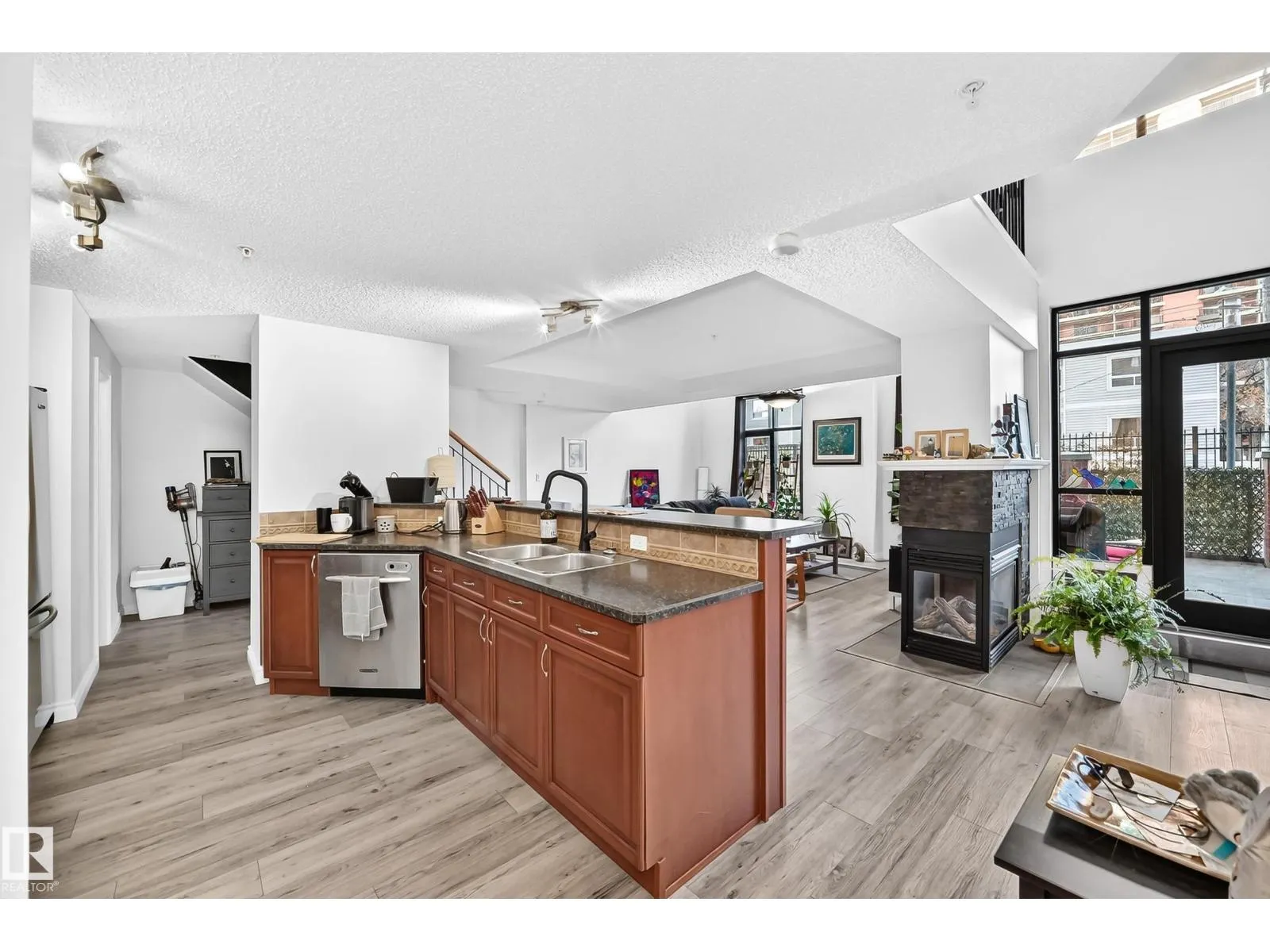 #103 9020 JASPER AV NW