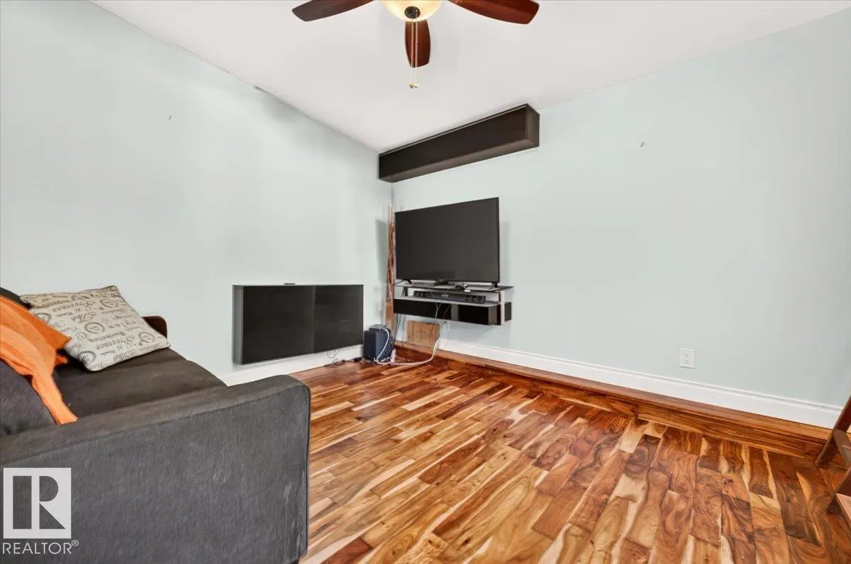 8512 134 AV NW