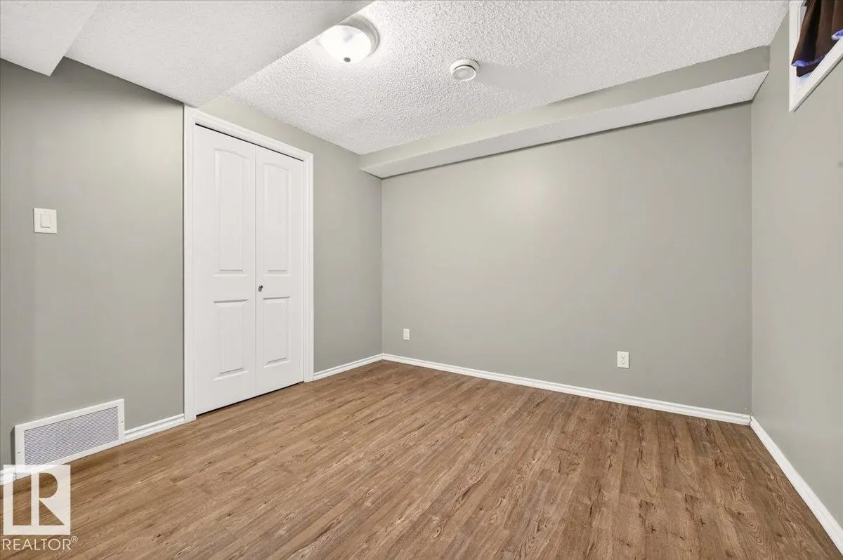 8512 134 AV NW