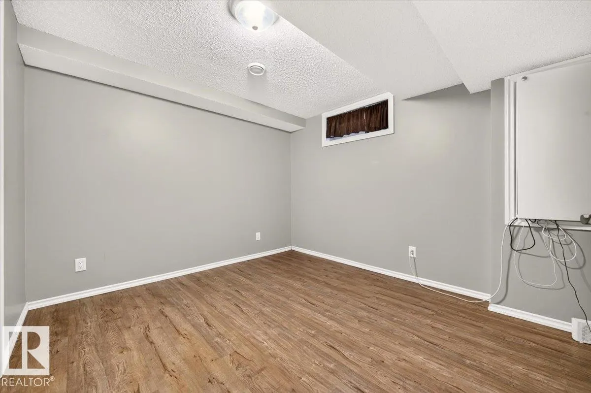 8512 134 AV NW