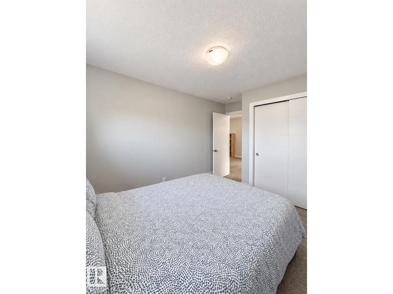 262 39A AV NW