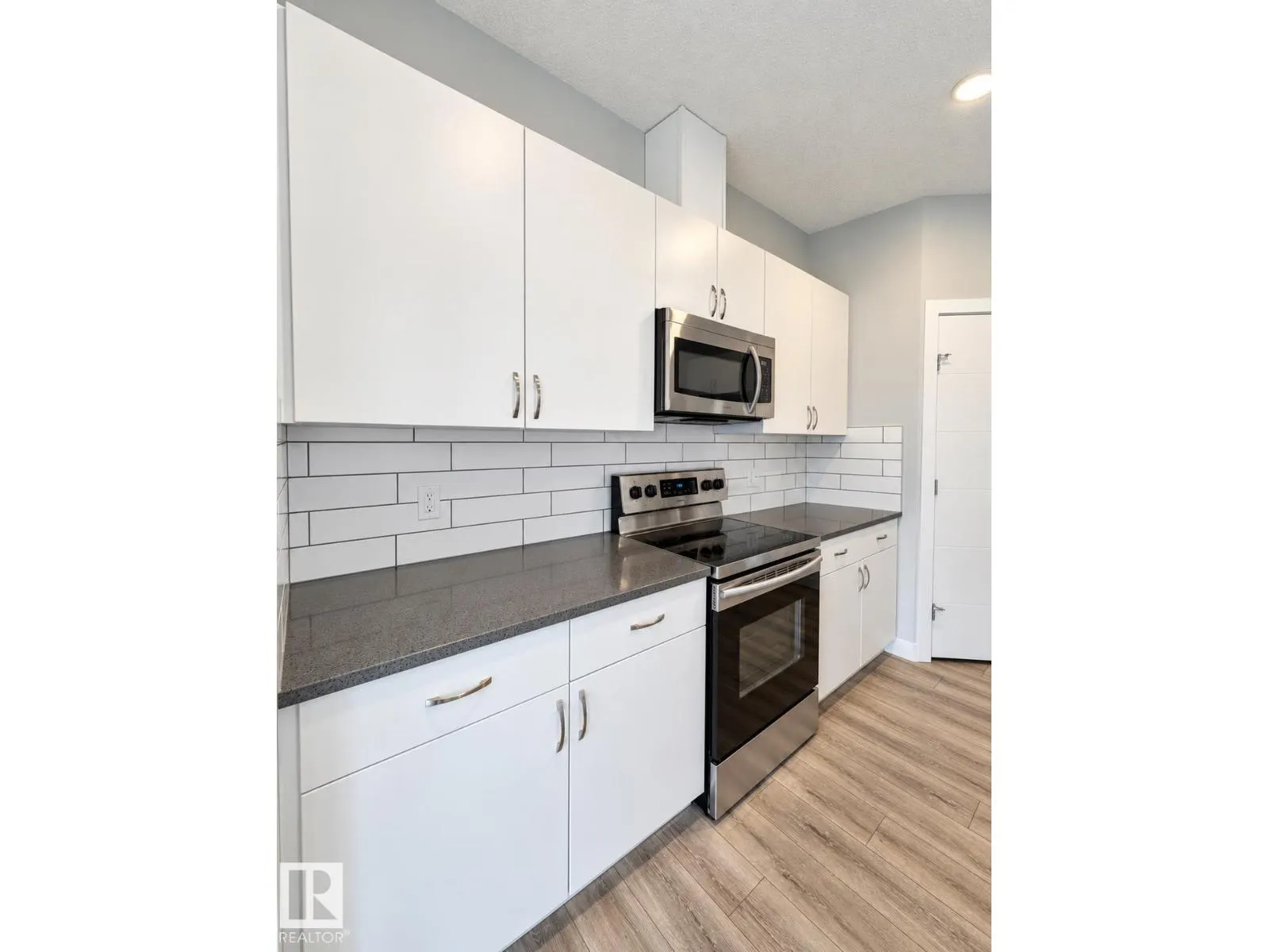 262 39A AV NW