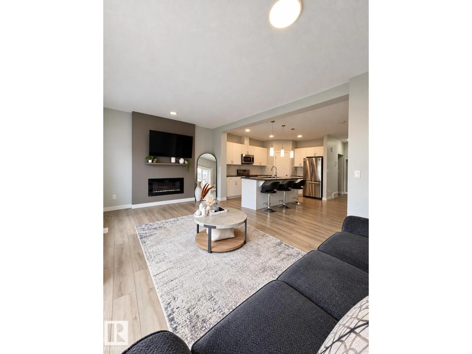 262 39A AV NW
