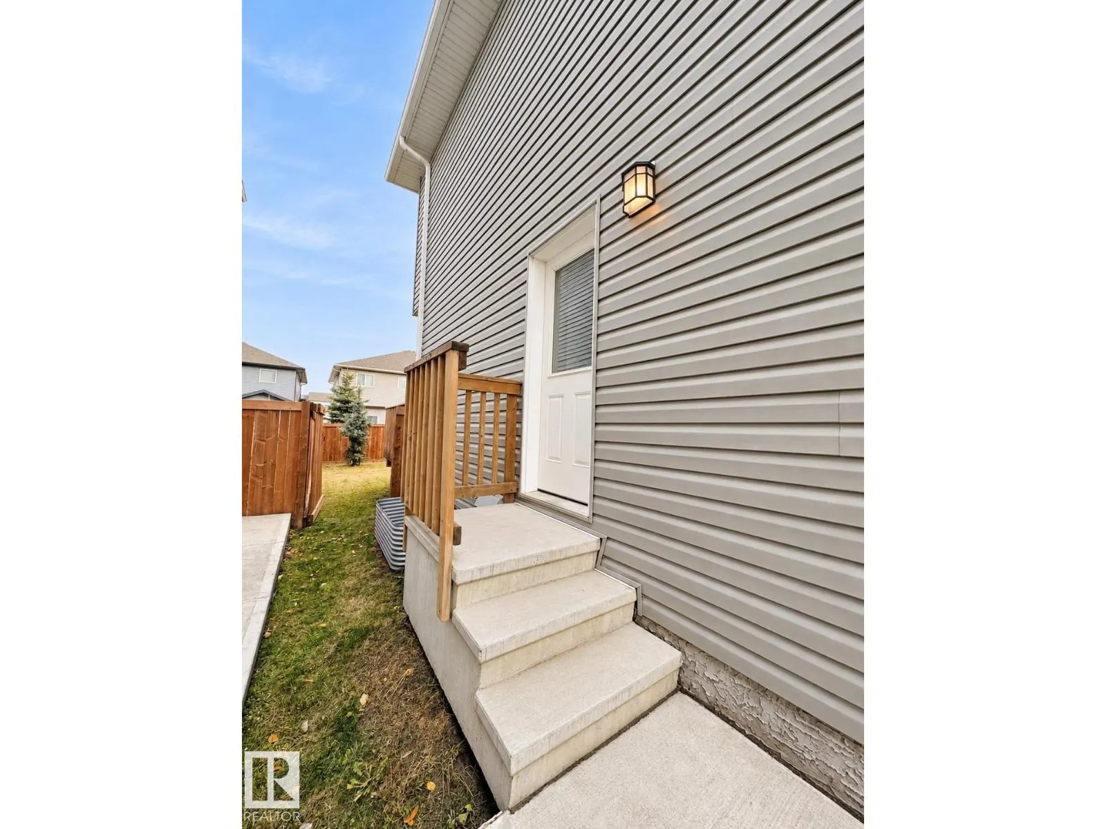262 39A AV NW