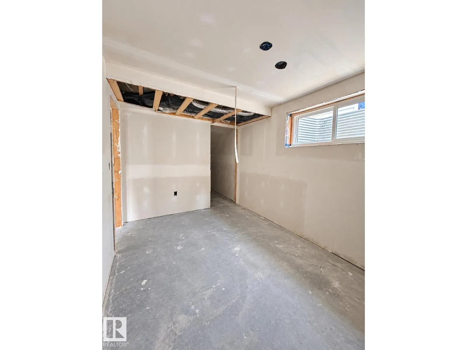 262 39A AV NW
