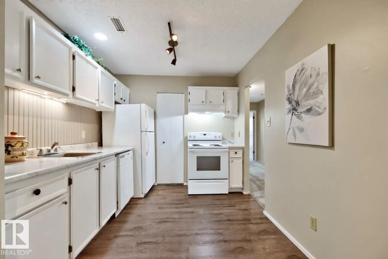 #31 2115 118 ST NW