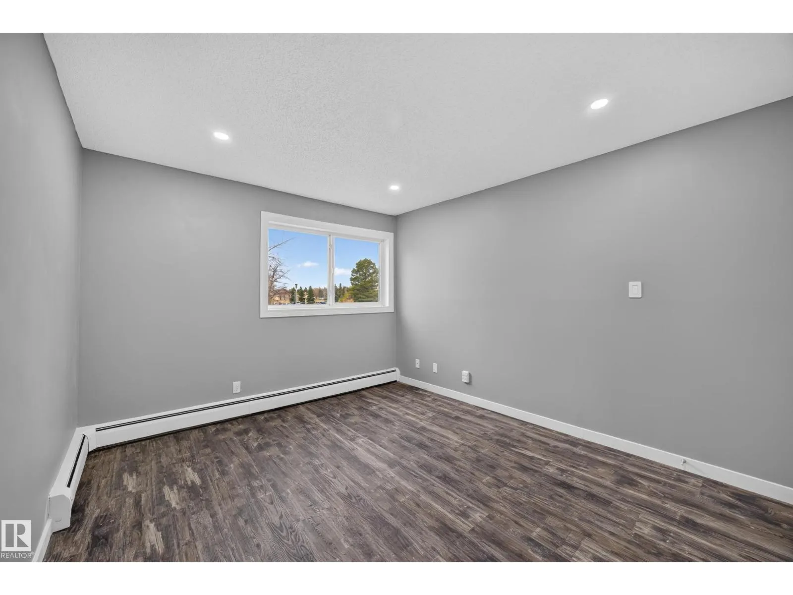 #27 11245 31 AV NW