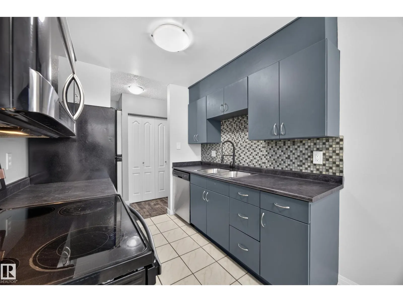 #27 11245 31 AV NW