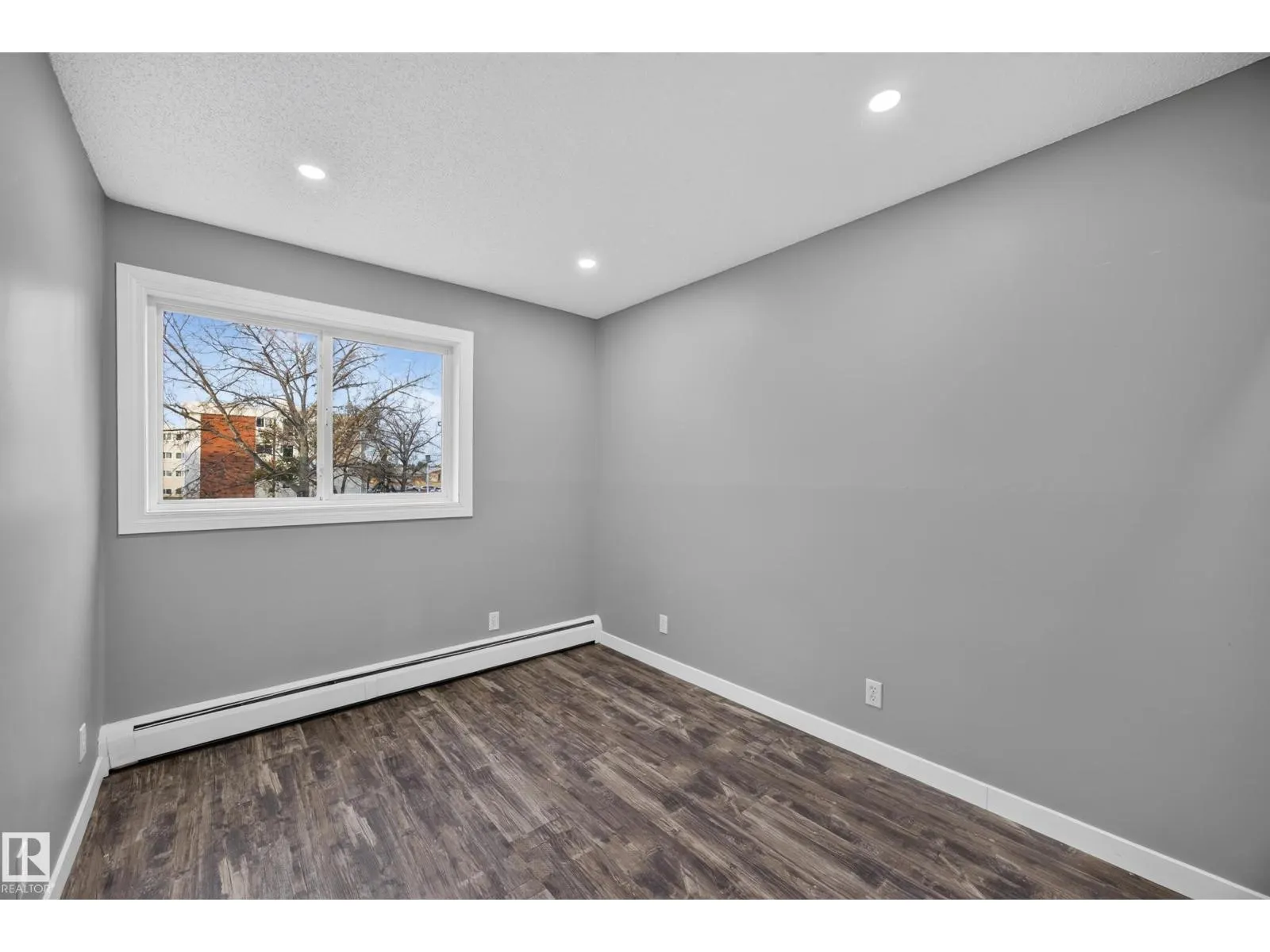 #27 11245 31 AV NW