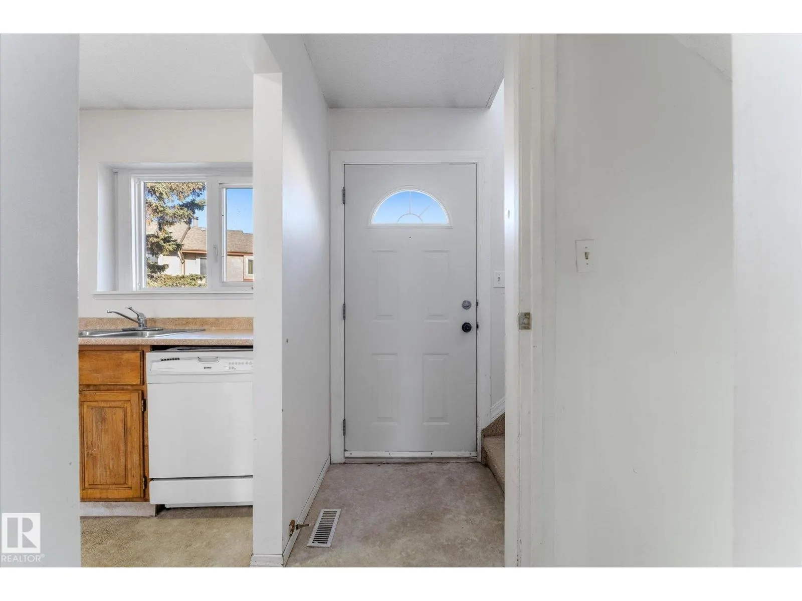 109 ROYAL TC NW