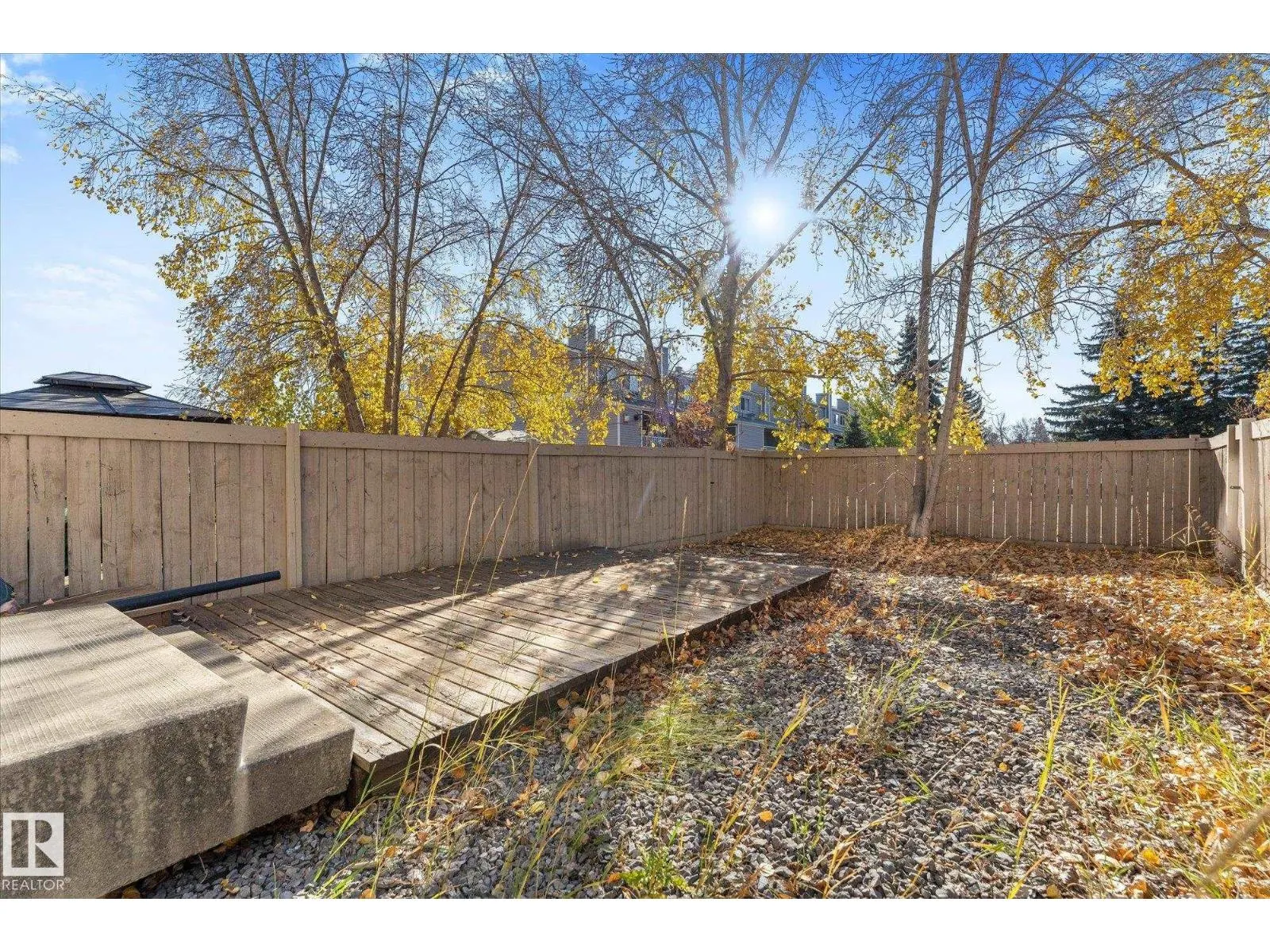 109 ROYAL TC NW