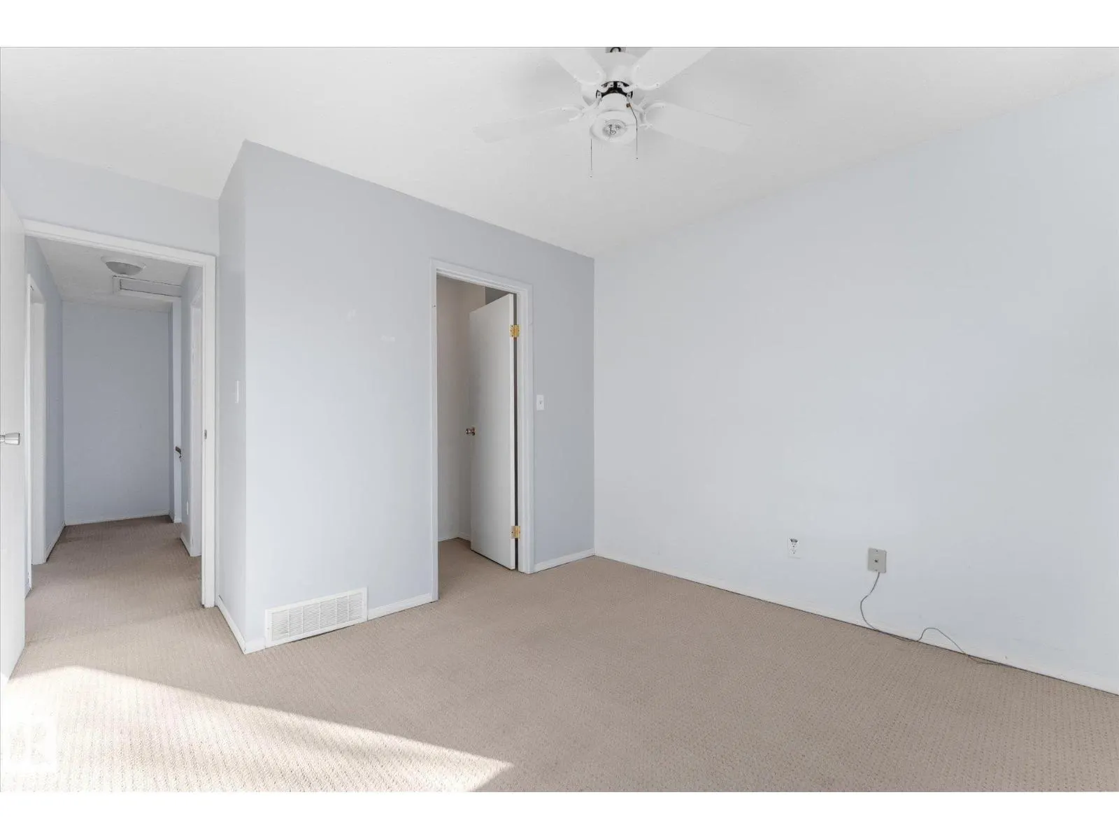 109 ROYAL TC NW