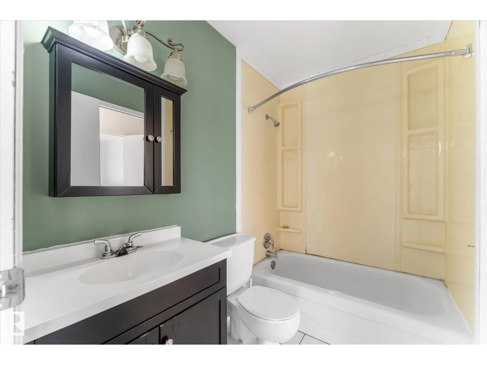 109 ROYAL TC NW
