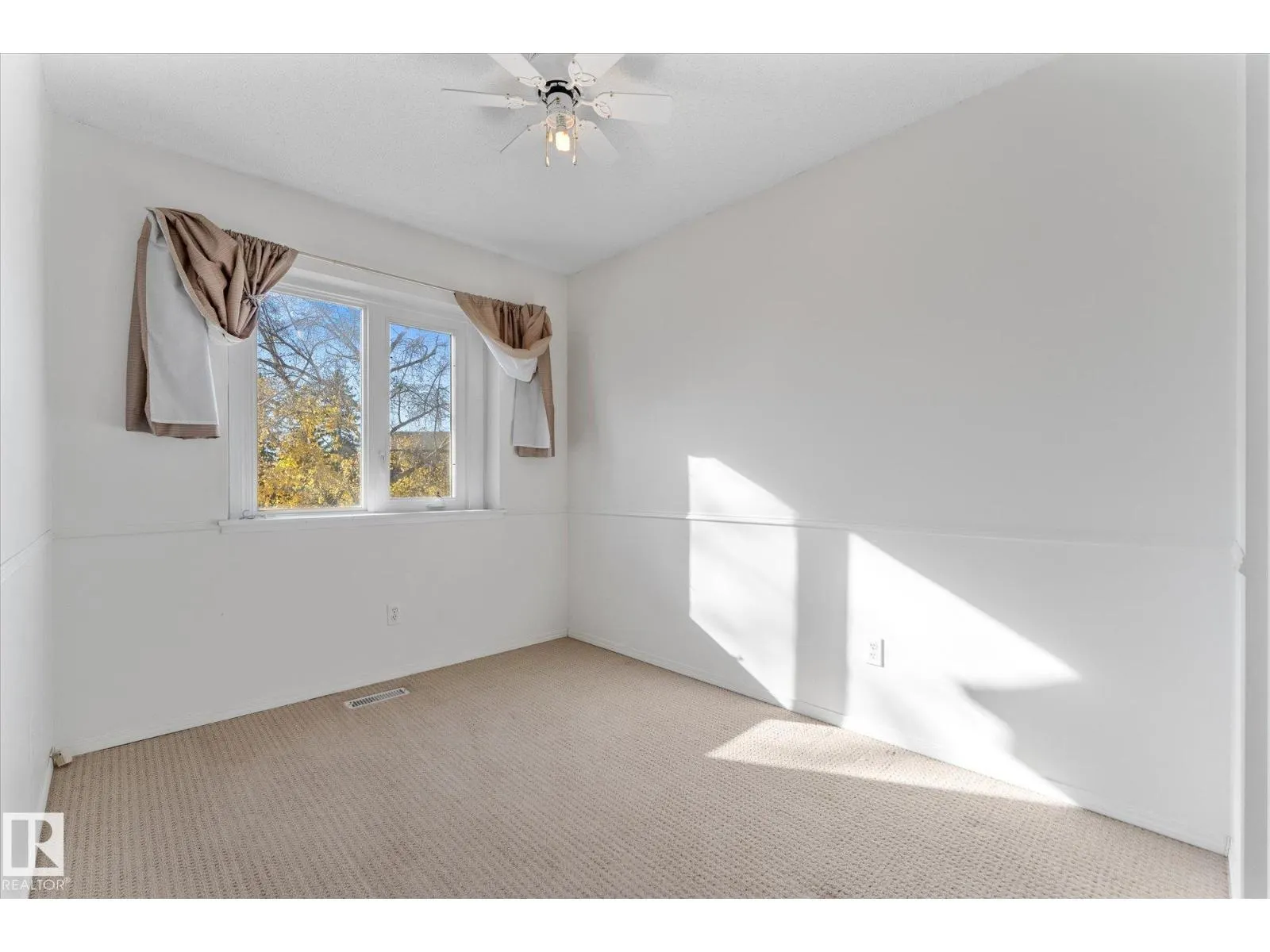 109 ROYAL TC NW