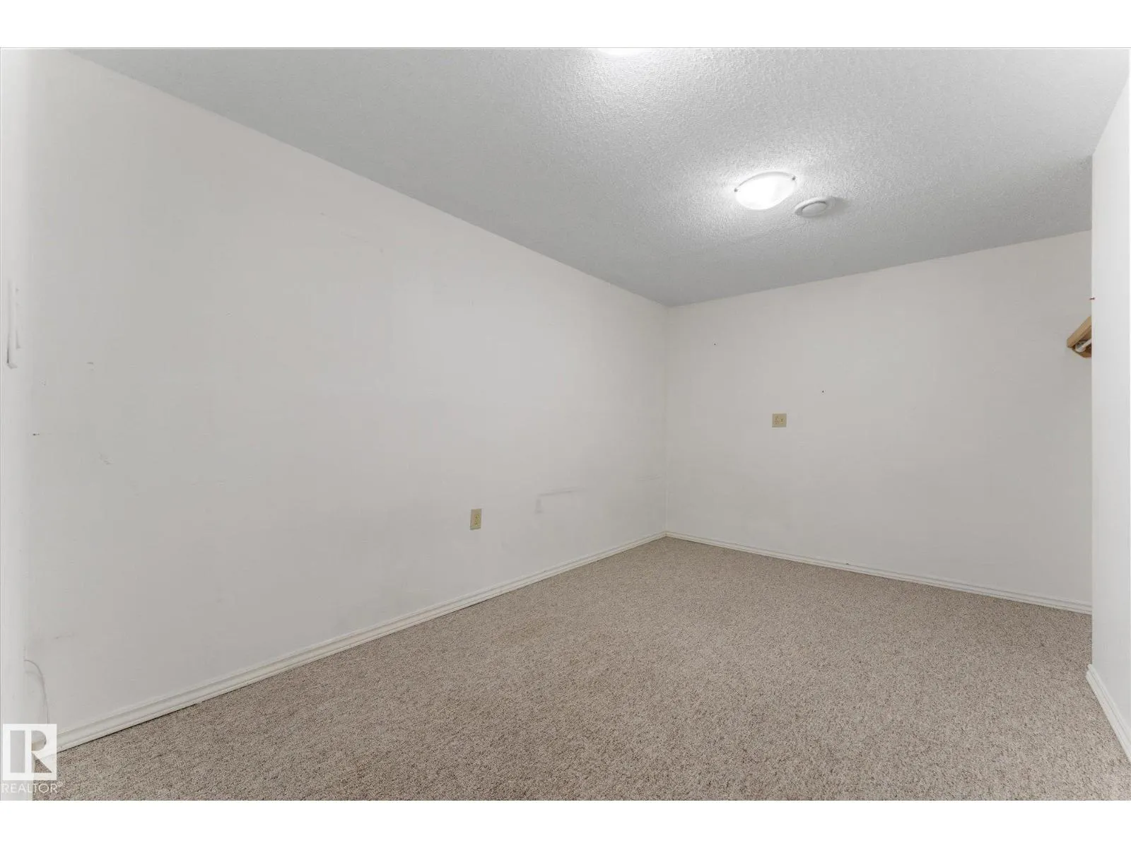 109 ROYAL TC NW