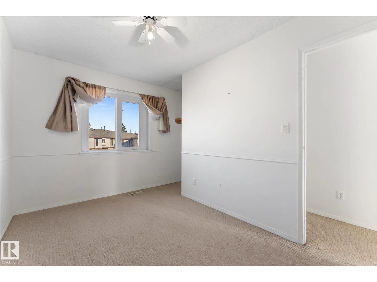109 ROYAL TC NW