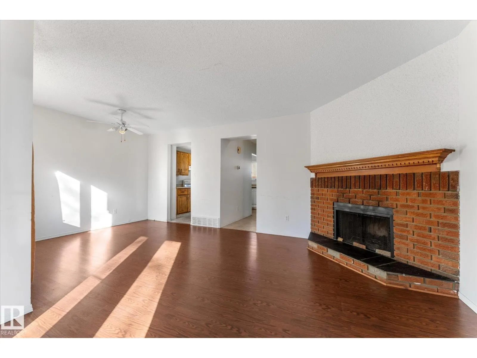 109 ROYAL TC NW