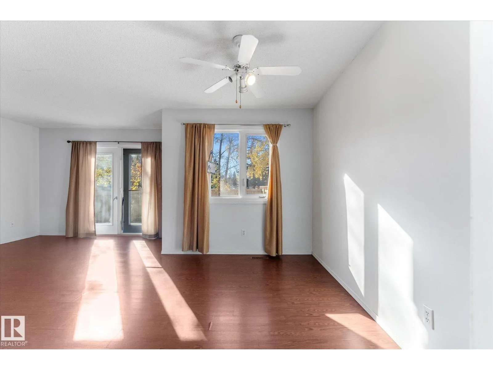 109 ROYAL TC NW
