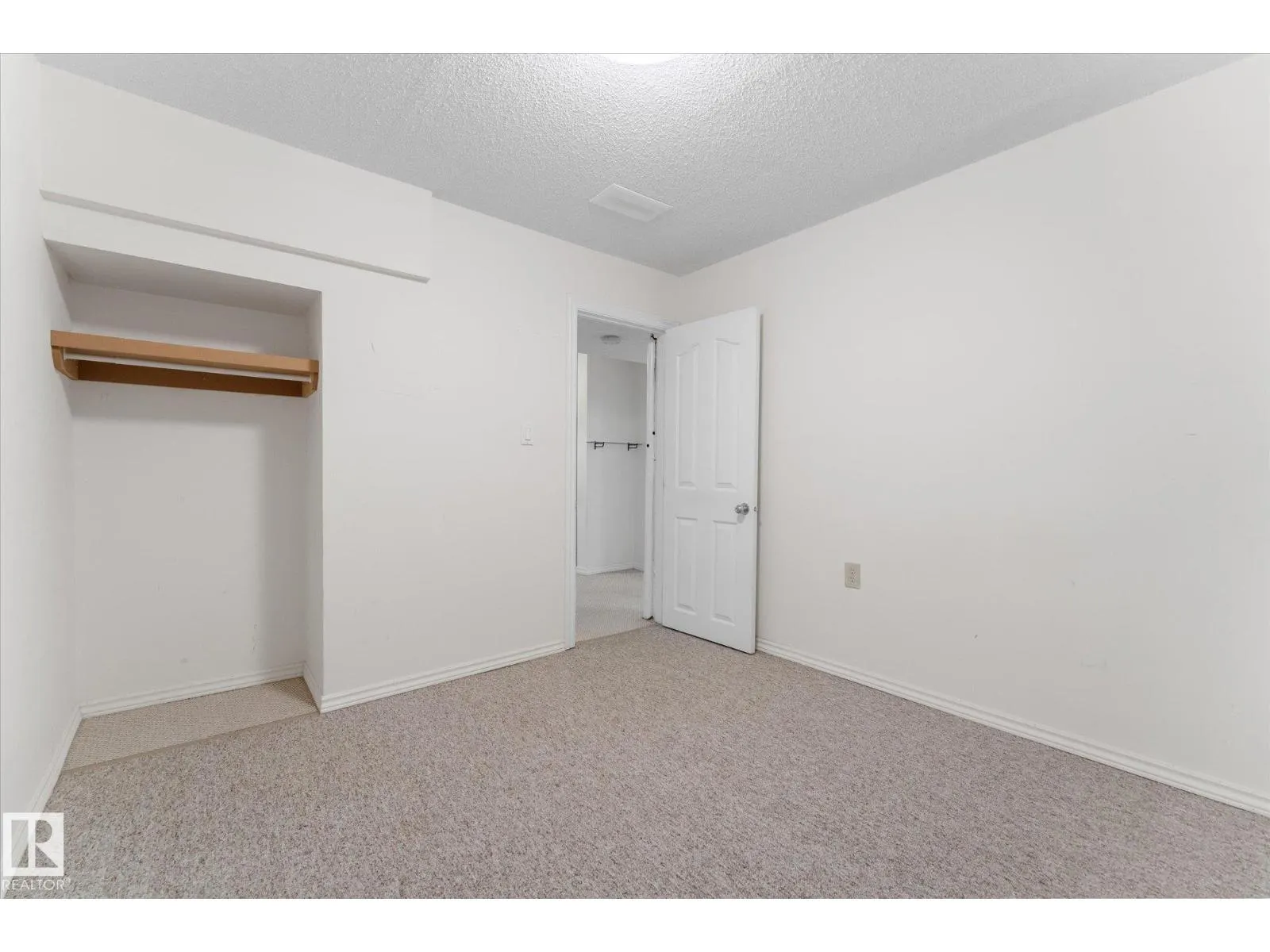 109 ROYAL TC NW