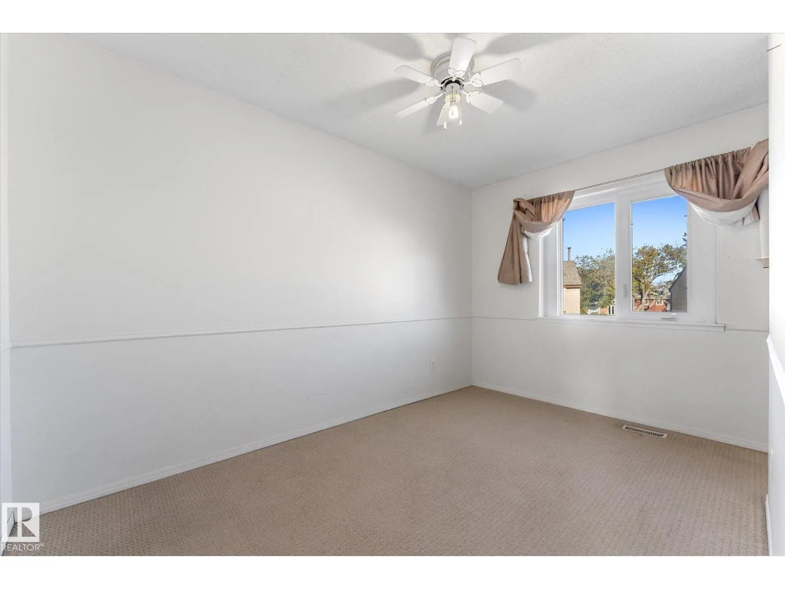 109 ROYAL TC NW