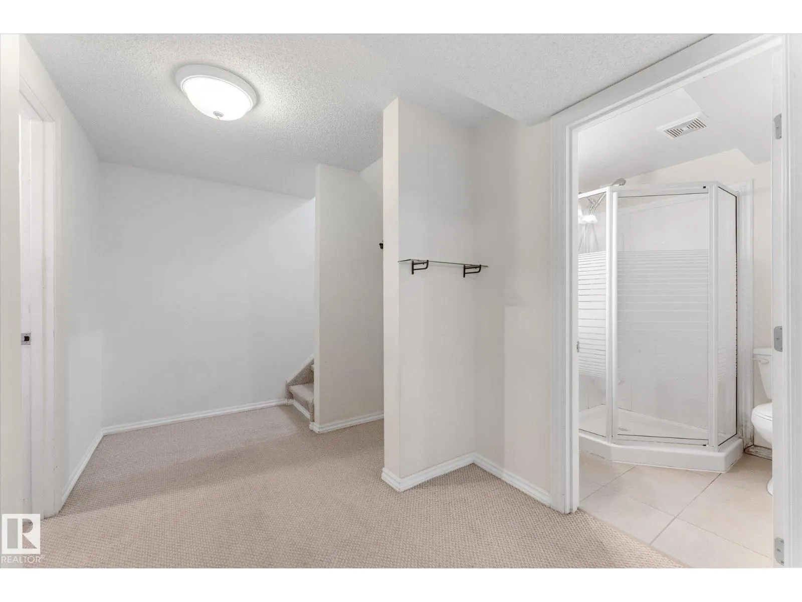 109 ROYAL TC NW