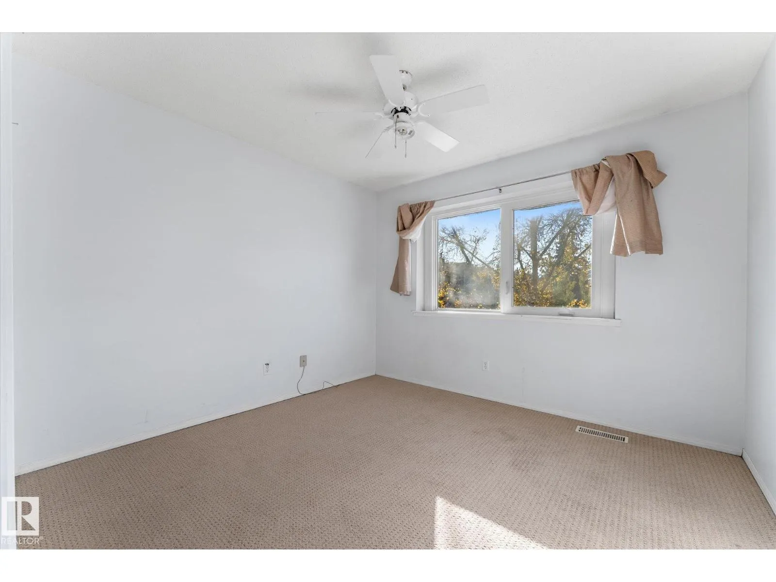 109 ROYAL TC NW