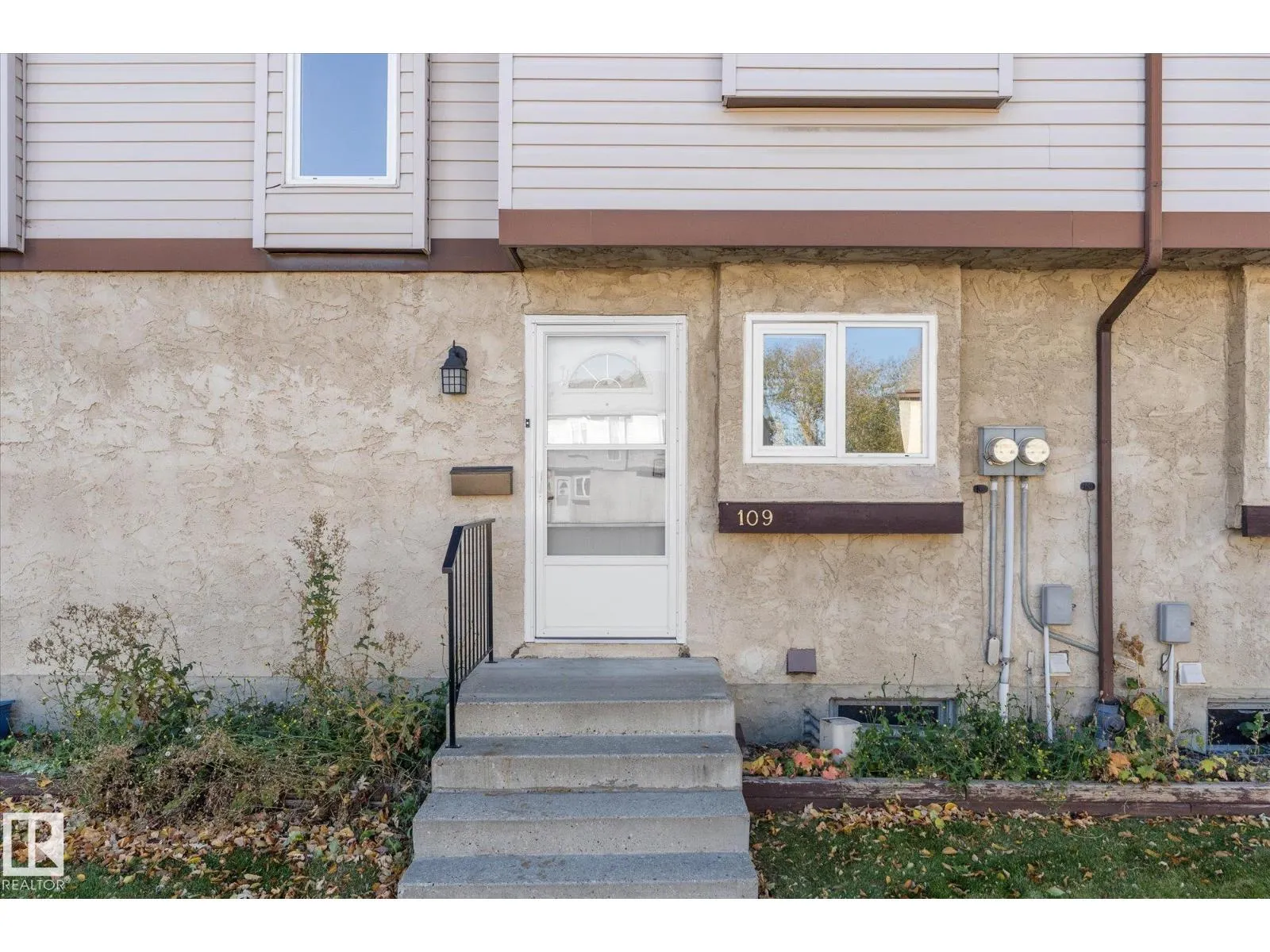 109 ROYAL TC NW